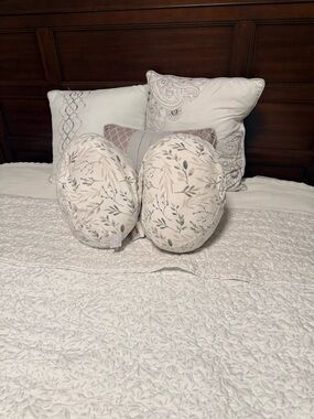 Boppy Cream Pregnancy Side Sleeper Pillow with Sage Leaf Pattern